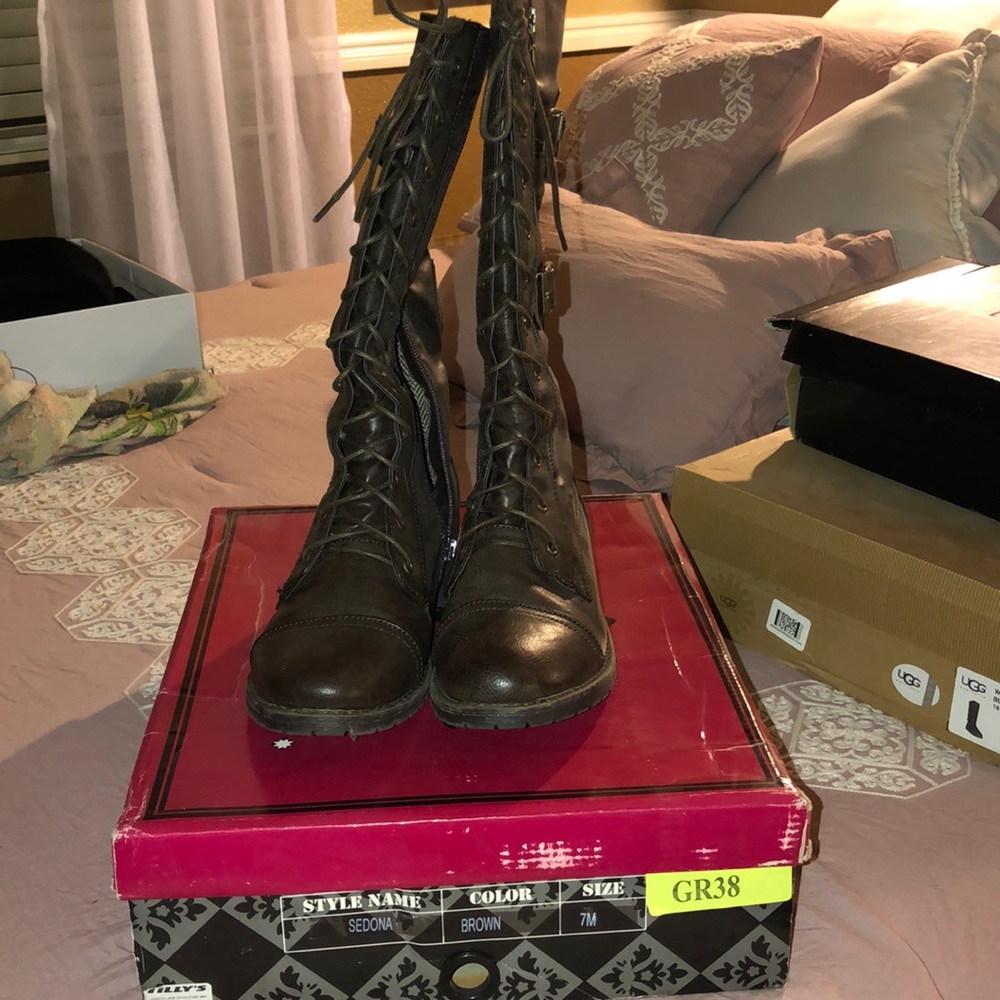 Combat boots
